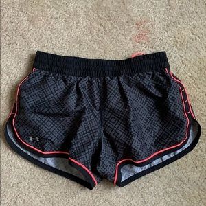 Under Armor Semi Fitted Athletic Shorts XS